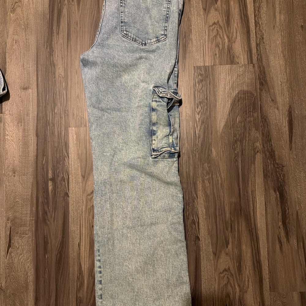 Fashion Nova Light Wash Cargo Jeans High Rise Straight Leg Size 11 - Picture 3 of 6